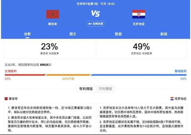 海报将故事人物、环境与细节元素融合在画面中，暗示古宅场景里有关人与妖的诡异故事，同时也让观众对故事产生想象空间